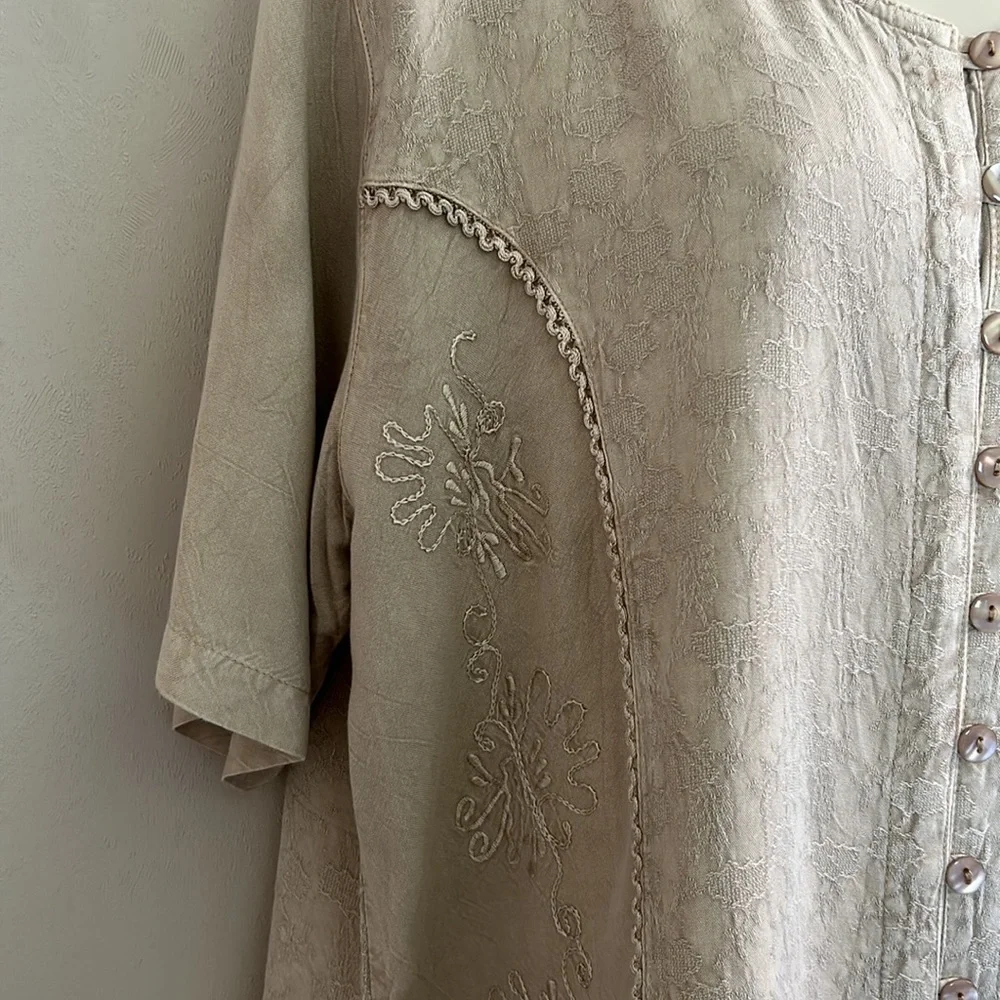 FLOWER | NWT | TOP | LARGE | BOHO | DRESSY | TAUPE